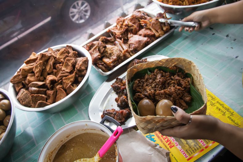 Menikmati Gudeg Jogja Di Jalan Wijilan